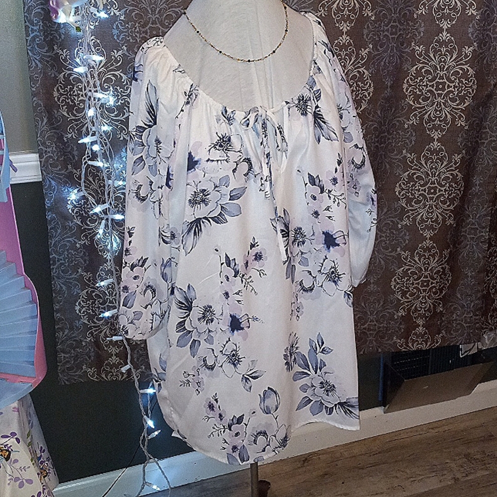 Beautiful watercolor flowers top